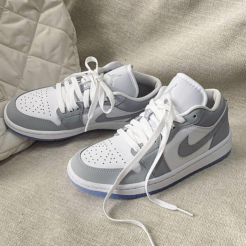 NIKENIKE WMNS AIR JORDAN 1 LOW WHITE/WOLF GREY-ALUMINUM ナイキ ウィメンズ エアジョーダン1 ローカット レディース グレー クリアソール