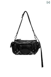 韓国人気ブランド【DEINET】D STITCHパッド入りミニバッグ Qoo10 | 「DEINET」のブランド検索結果(人気順)：DEINET買うなら
