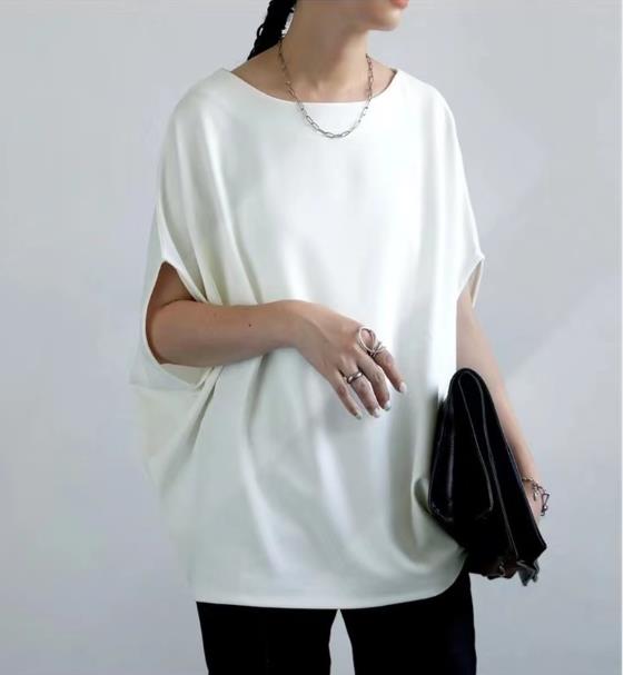 スリムフィッティングシンバットスリーブラウンドカラープレーンショートトップトップTシャツ