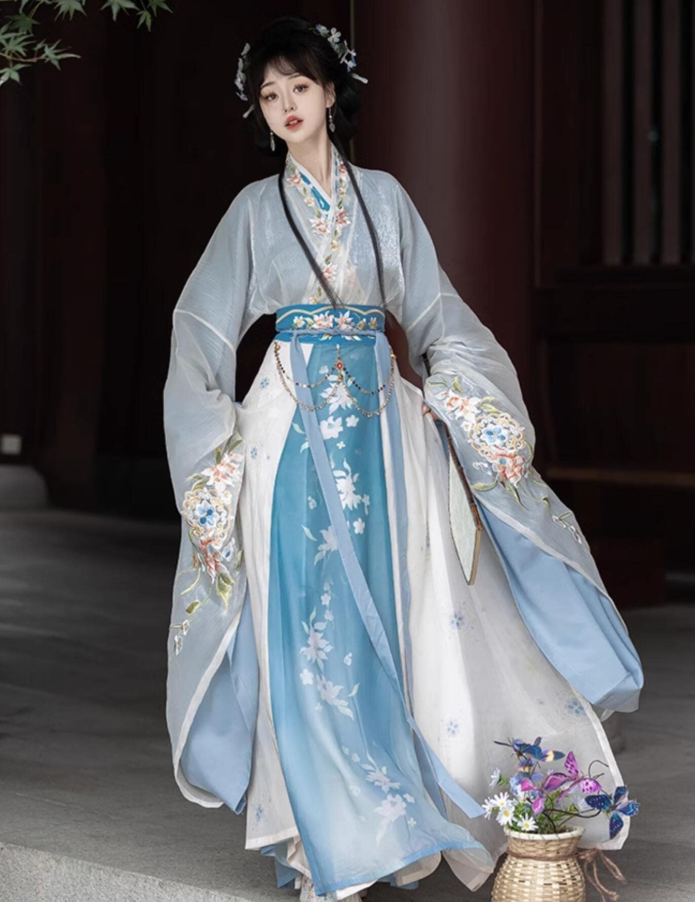 【急速出荷!】漢服 唐装 中華コスプレ衣装 レディース 華やか 漢服 チャイナ服 中華 ハロウィン 衣装 交差襟のブラウス2点＋ロング丈 巻きスカート 振袖 ビッグスリーブ エスニック 花刺しゅう プ