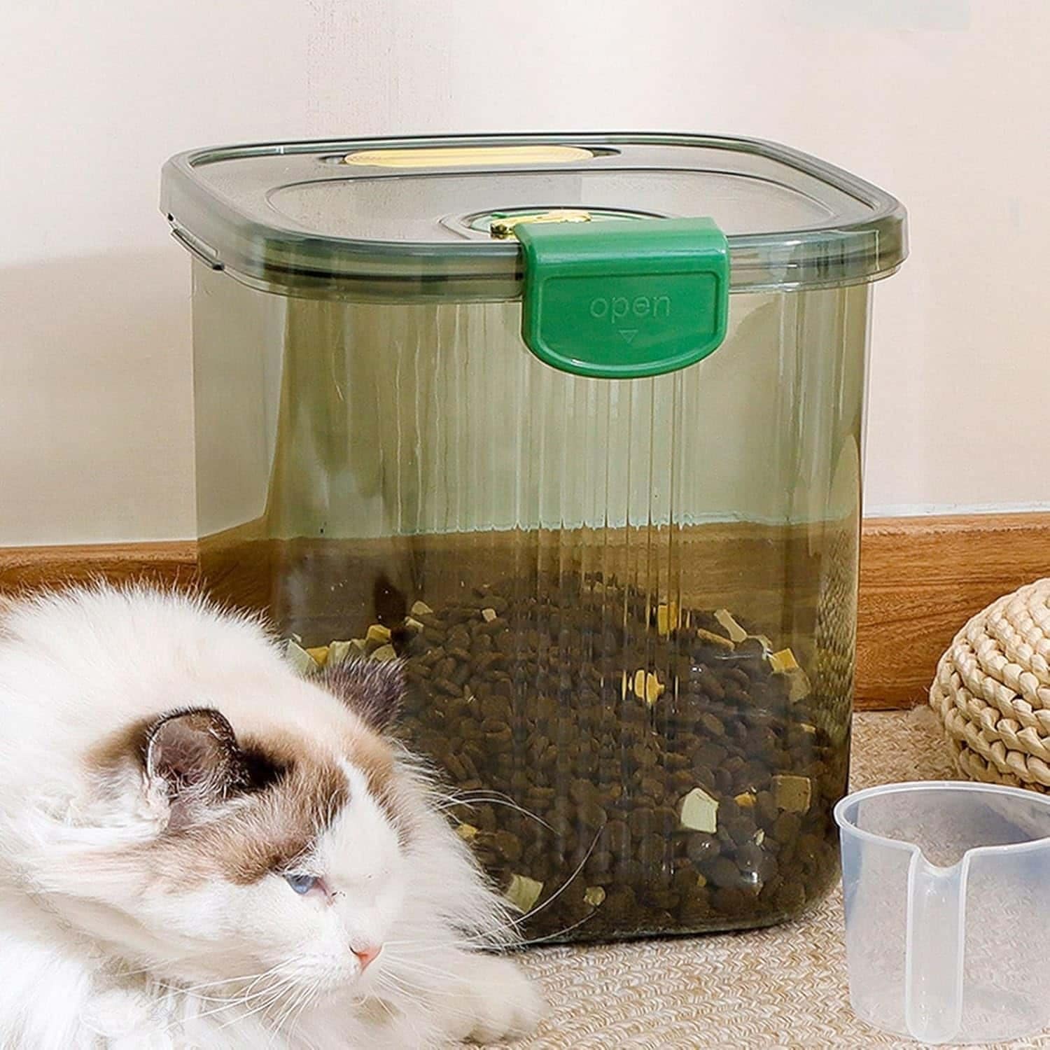 【 迅速な出荷 】ペットフードストッカー 大容量 ドッグフード保存 キャットフードディスペンサー 保存容器 虫除け ペットフード収納 透明設計 計量可能 犬用 猫用 便利 キッチン収納 食品保存 防湿