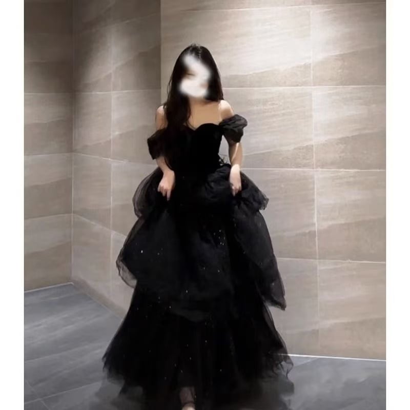 女性用黒宴会イブニングドレス 2024年成人式の学生さんの美術試験や上級公演など平時に着用可能