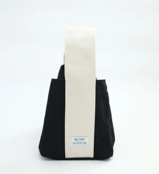 シグネチャートートバッグ（ブラック＆アイボリー） 7,108円