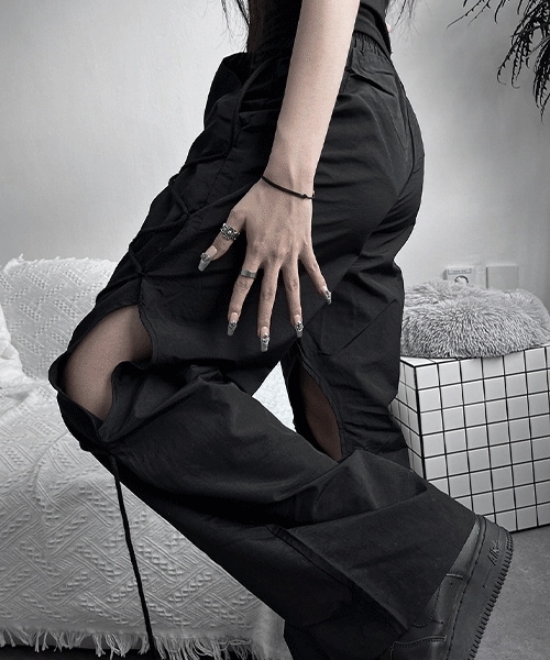 strap slit pants