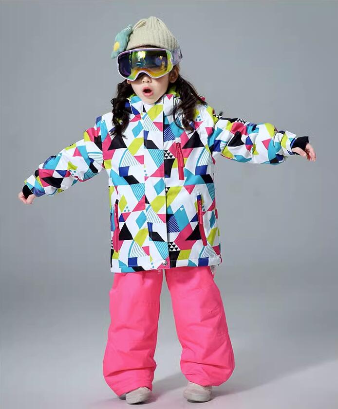 特別価格スキーウェア キッズ 子供 スノーウェア スノーウエア スキーウエア 上下セット 男の子 スキー ウェア 女の子 ボーイズ ガールズ キッズスキーウェア 子ども 子供用 雪遊び 防水 ボードウ 7,525円