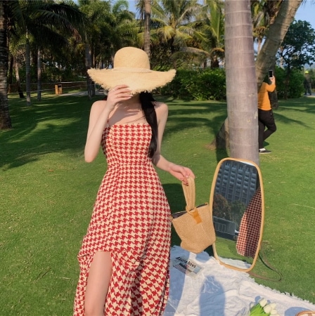 サスペンダースカート ワンピース 袖なし ノースリーブ スクエアネック スリット サイドスリット 快適 着心地 かわいい 大人可愛い きれいめ シンプル 大人 おしゃれ お洒落 かっこいい レトロ