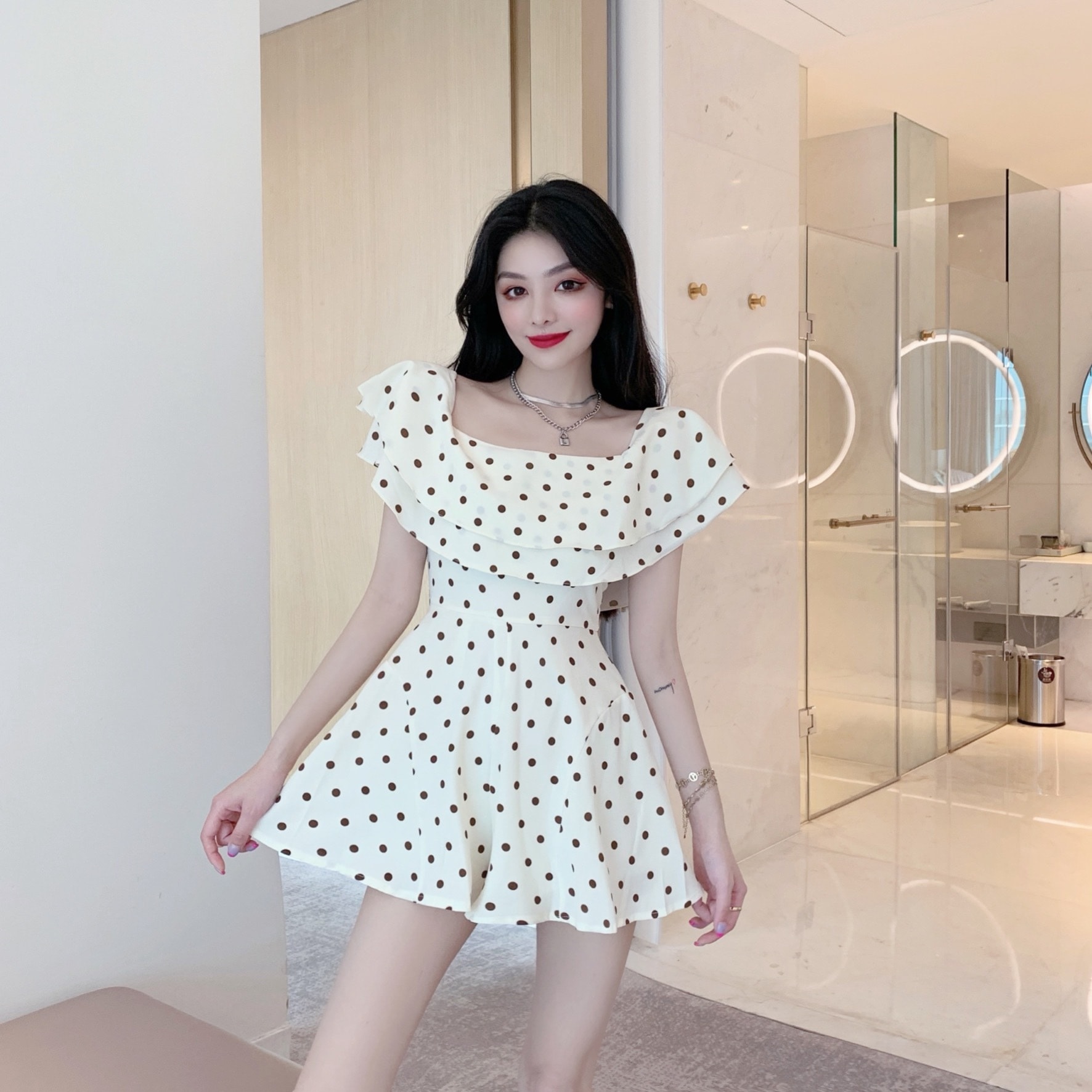 ワンピース ミニ丈 ショート丈 半袖 スクエアネック オフショルダー 襟なし スリム タイト Aライン フリル 肌見せ かわいい 大人可愛い きれいめ シンプル カジュアル 大人 おしゃれ お洒落