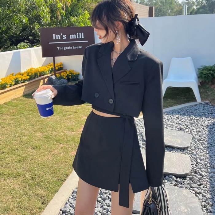 1～3日で出荷3色セットアップでスーツフォーマルジャケットスカート2点セット長袖ショート丈黒白茶ブラックホワイトブラウン大人可愛いかっこいいおしゃれフォーマルこなれ感S