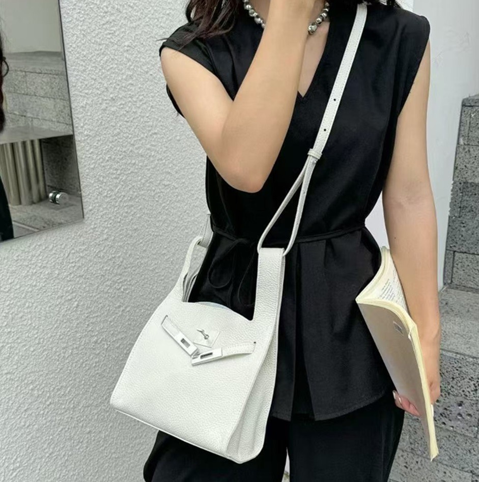 レデイースバッグハンドバッグトートバッグショルダーバッグ2025夏新作本革レザー柔らかい斜め掛け6カラー