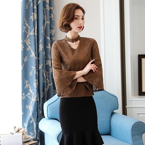 2054.ベルスリーブチョーカー風Vネックレーストップス(キャメル) 100,000円