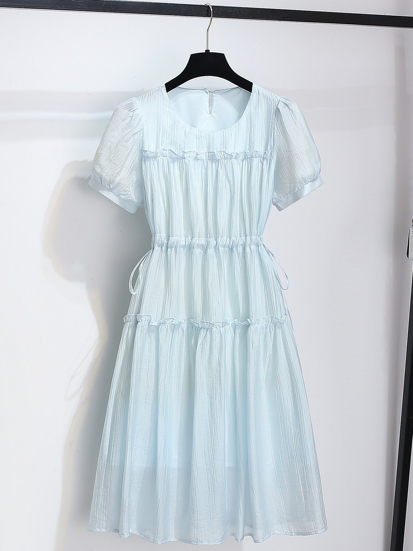 とても美しいブルーのリヨセルテンスドレス女性用夏のフリル付きウエストシェイプでスリムに見えるAライン