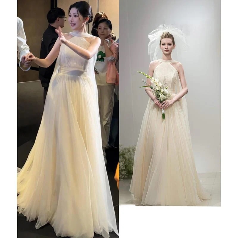 首の軽いウェディングドレスを掛けます