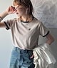 ベージュ