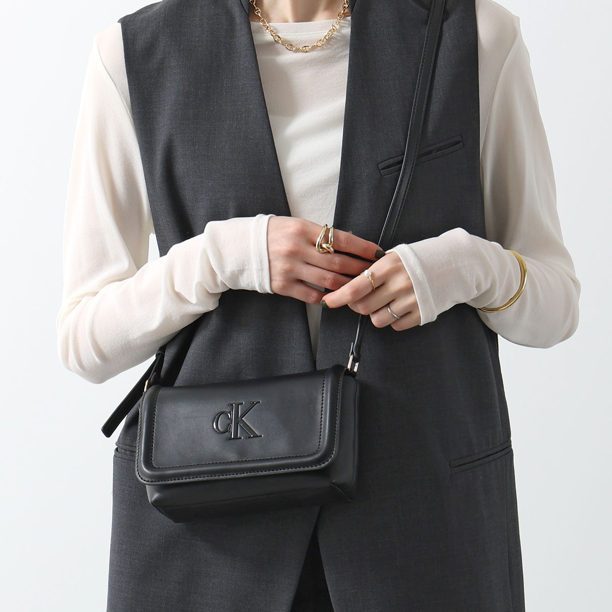 Calvin Klein カルバンクライン ショルダーバッグ BOLD CK FLAP CROSSBODY ボールド フラップ クロスボディ LV04F1027G レディース 鞄 UB1/Black
