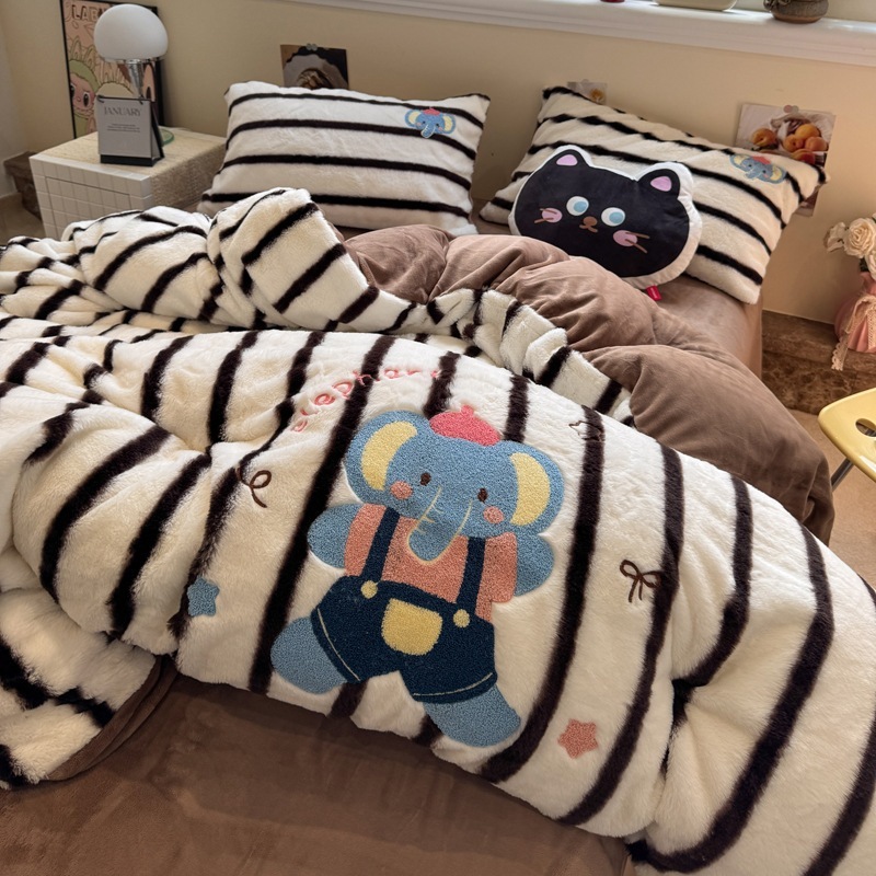 かわいい漫画の刺繍入りウサギの4点セット厚手の暖かいコーラルフリース学生寮寝具
