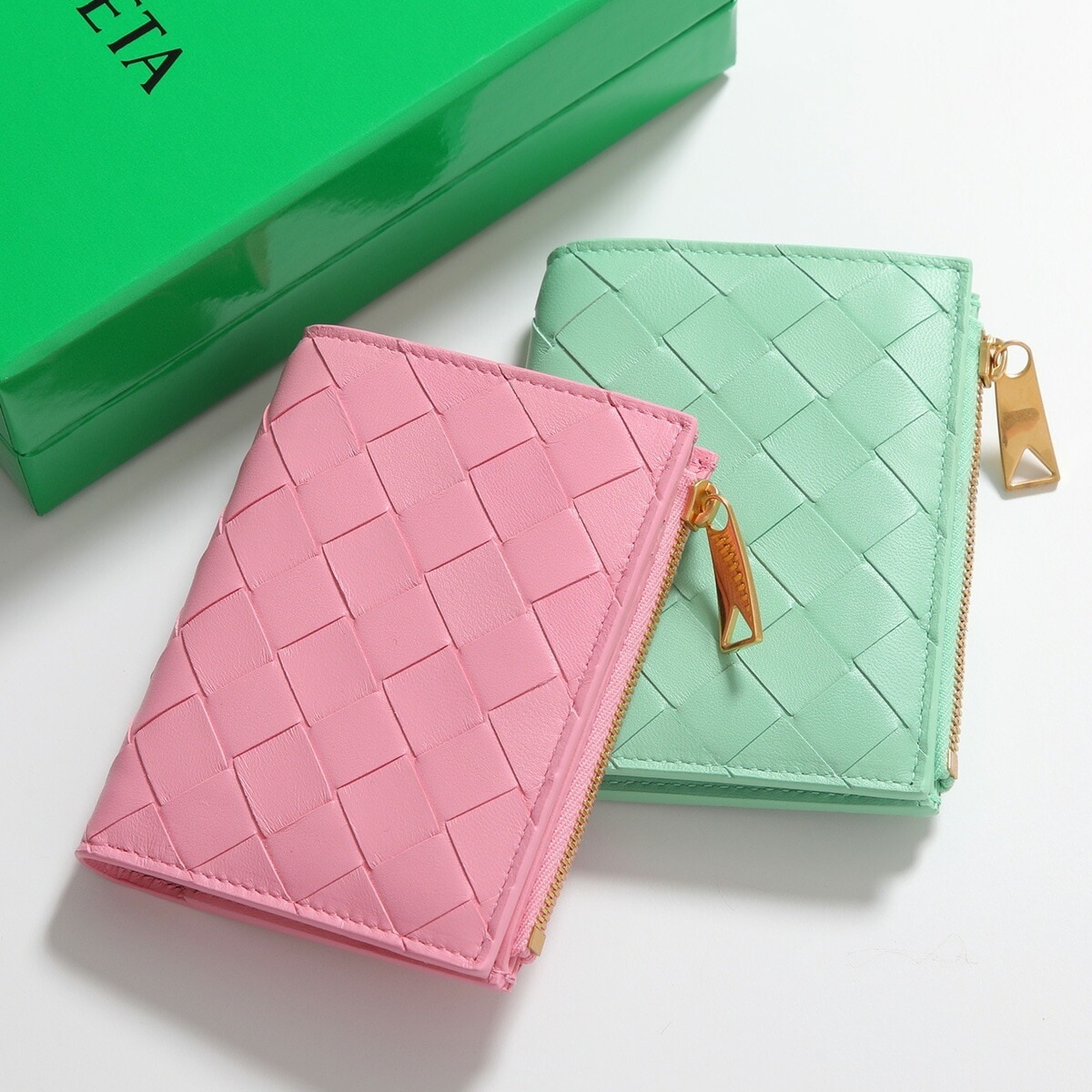 【カラー限定特価】BOTTEGA VENETA ボッテガヴェネタ 二つ折り財布 742330 VCPP3 レディース クラシック イントレチャート レザー ミニ財布 カラー2色 56,633円