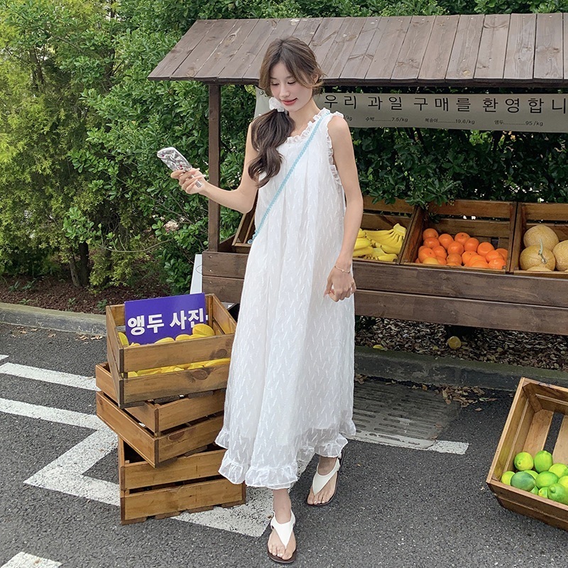 実際の2024新しいフランスの甘いロマンチックな質感の木製の耳のエッジの薄いロングドレスニッチホルタードレスの感覚