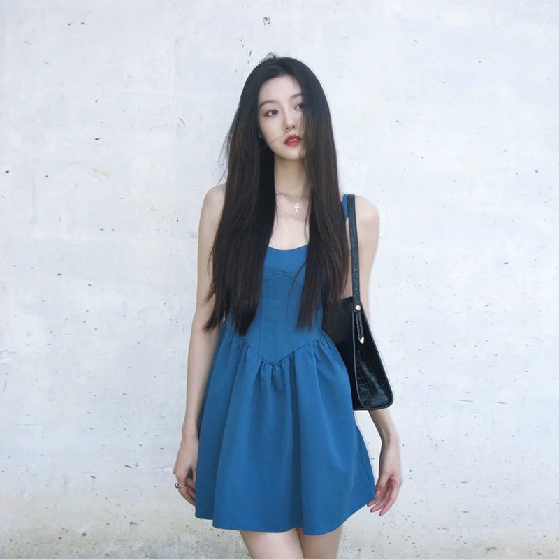 夏用女性用ガーリークラインブルードレス高級かわいい年齢軽減小さめニッチなフィッシュボーンサスペンダースカート