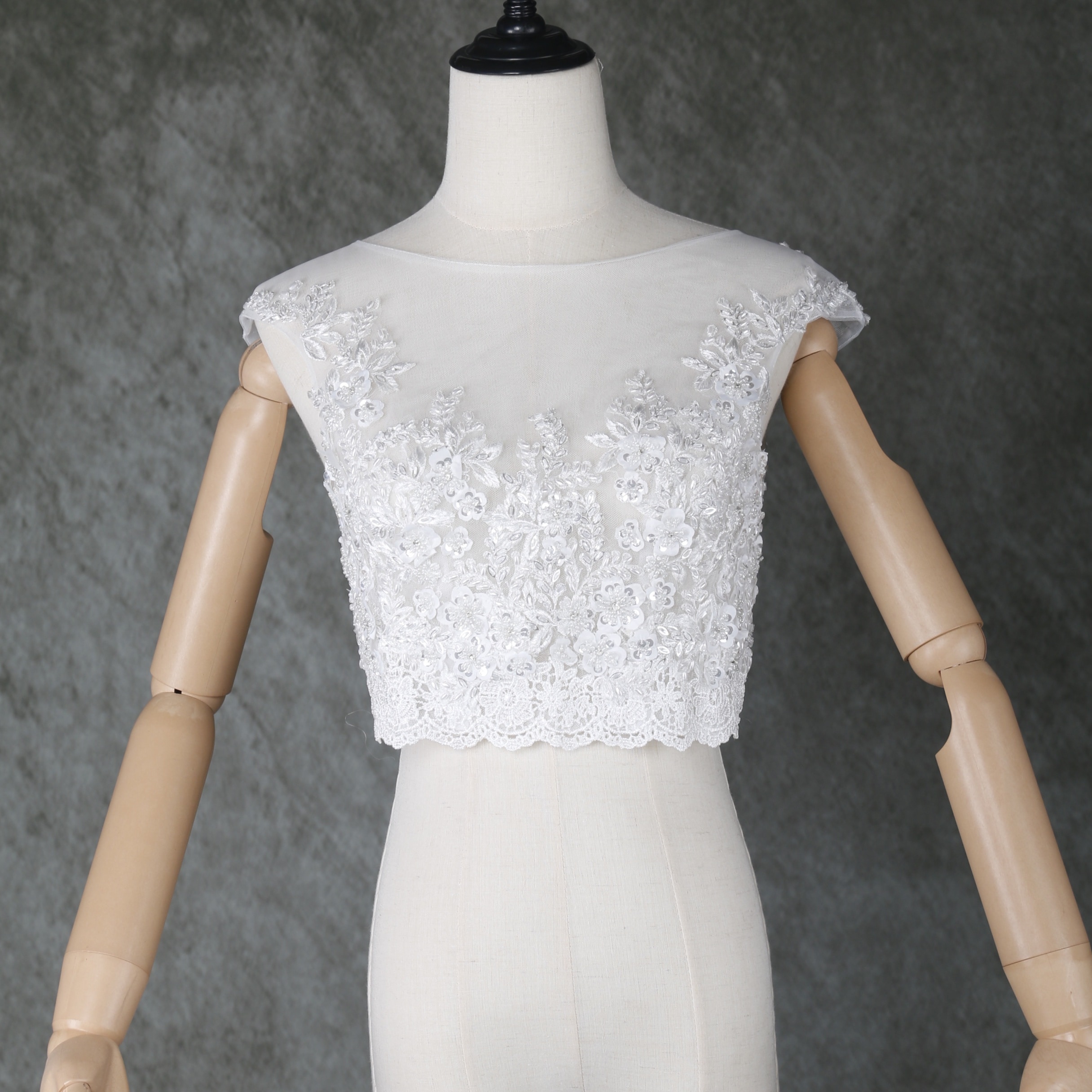 可愛い ボレロ キラキラスパンコール くるみボタン 花嫁/ウェディングドレス