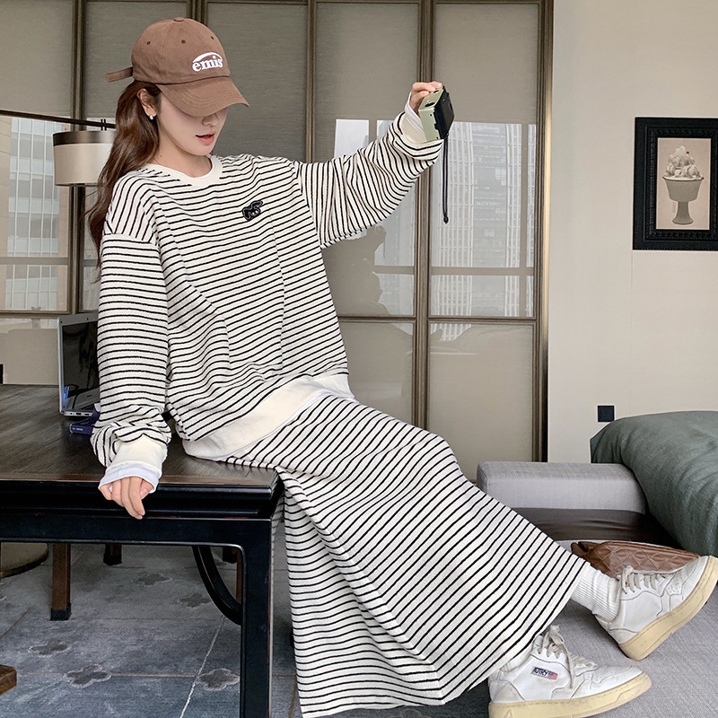 韓国ファッション2024 オータムストライプトレーナーセット レディースセットアップ涼しく楽ちんセットアップ