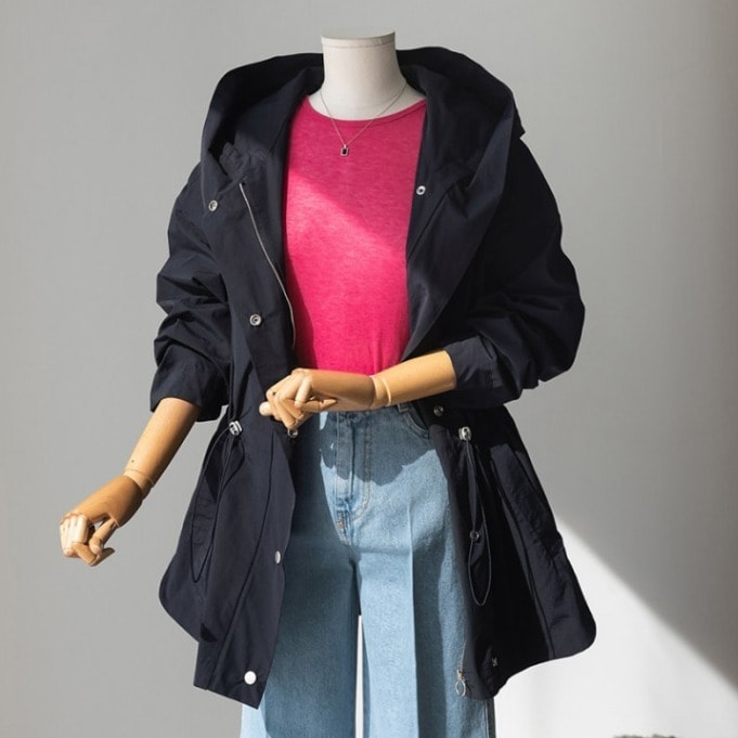 アウター ジャケット パーカー 上着 羽織り レギュラー丈 袖あり 長袖 襟なし ノーカラー フード ワイド ウエストマーク ファスナー ポケット 前開き ウエストドロスト きれいめ シンプル