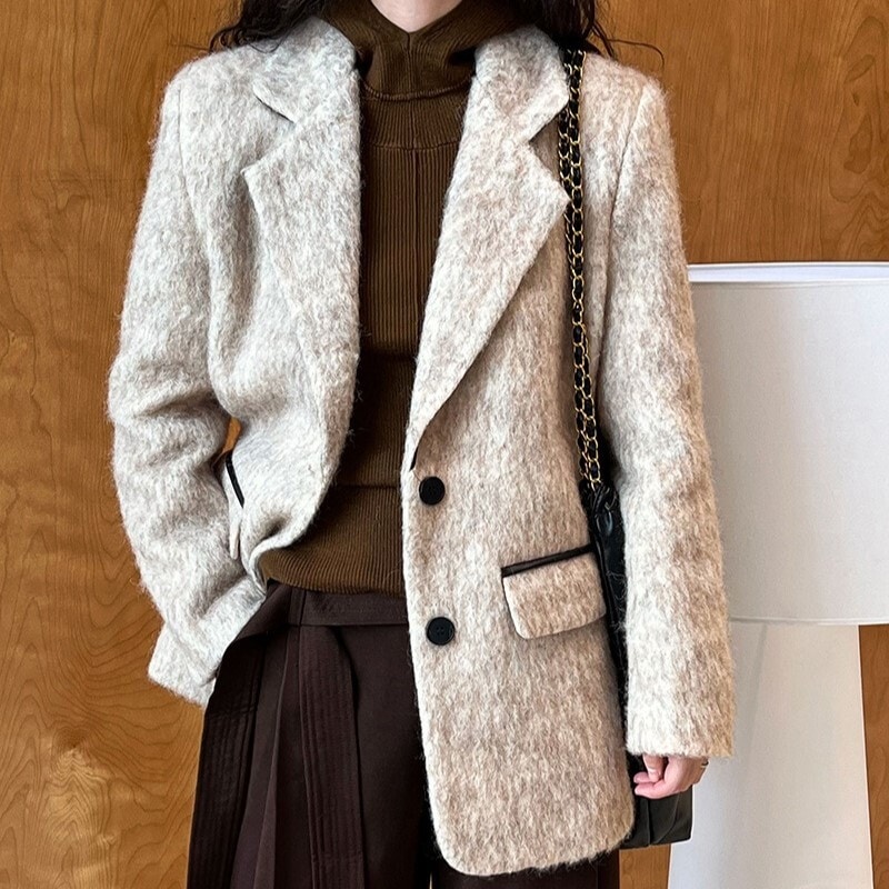 ジャケット アウター 上着 レディース テーラードジャケット 長袖 Vネック 襟付き ストレート もこもこ ふわふわ ポケット 前開き ボタン モヘア ウール ポリエステル 大人可愛い きれいめ