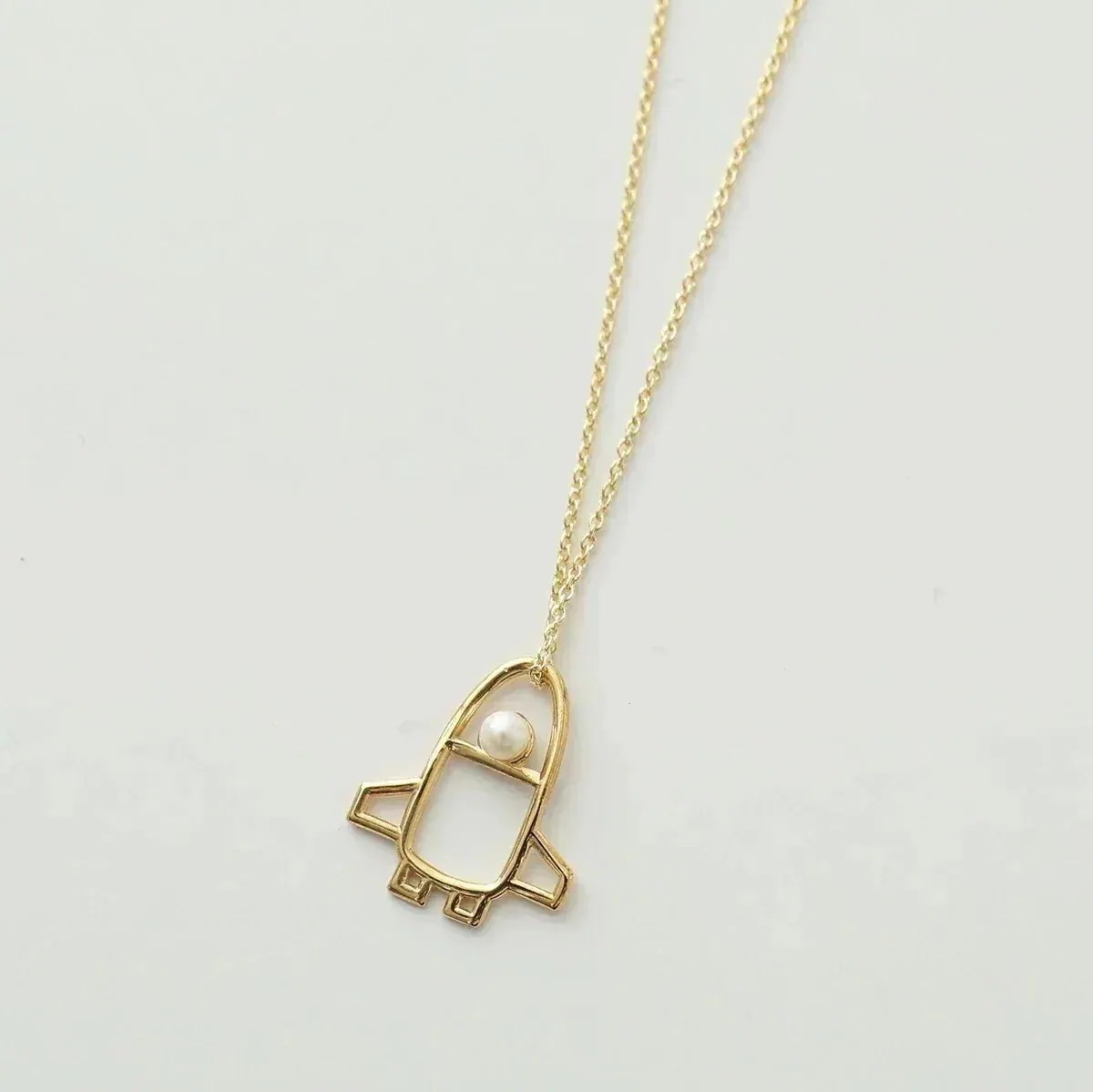 ALIITA アリータ ネックレス NAVE ESPACIAL PERLA NECKLACE ROLO レディース ロケット モチーフ パール ペンダント YE