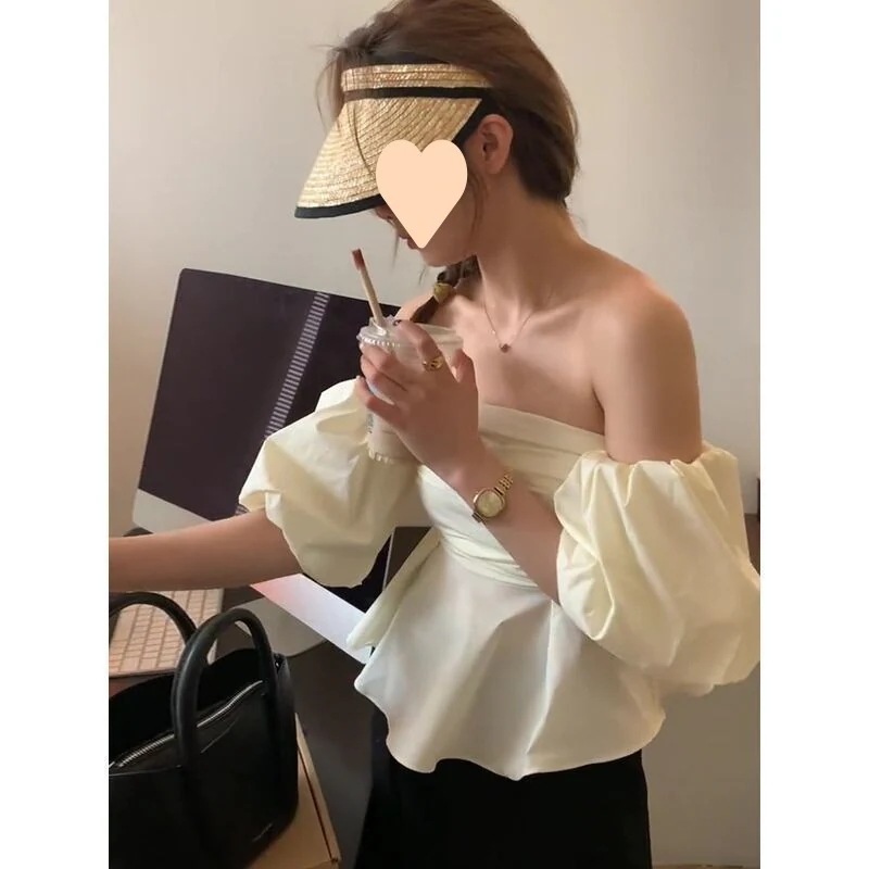 【1つ買うと10つ無料】スタイルの夏の女性のためのワンショルダーストラップレスシャツ ファッショナブルな年齢を減らす短いシャツの