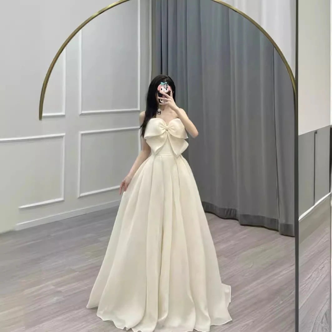 ライトウェディングホワイトドレス リボン付き お呼ばれ エンゲージ用 フォーマルドレス ドレス 結婚式 ワンピース お呼ばれドレス