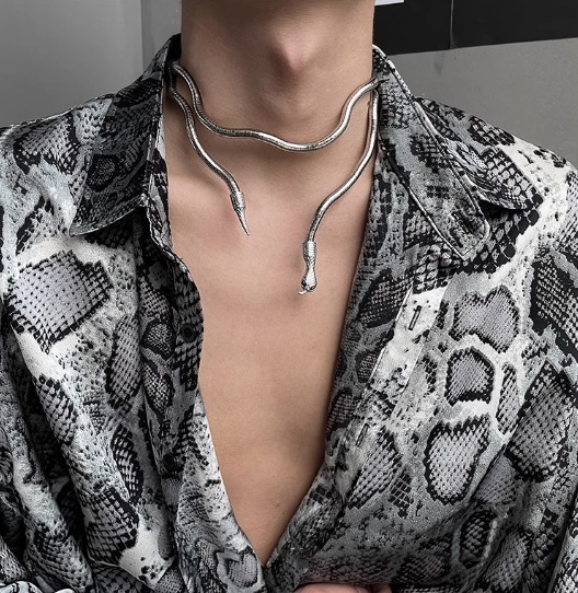 スパイスガール蛇型ツイスタブルデザインネックレス男女兼用メタルヒップホップパーソナライズアクセサリー