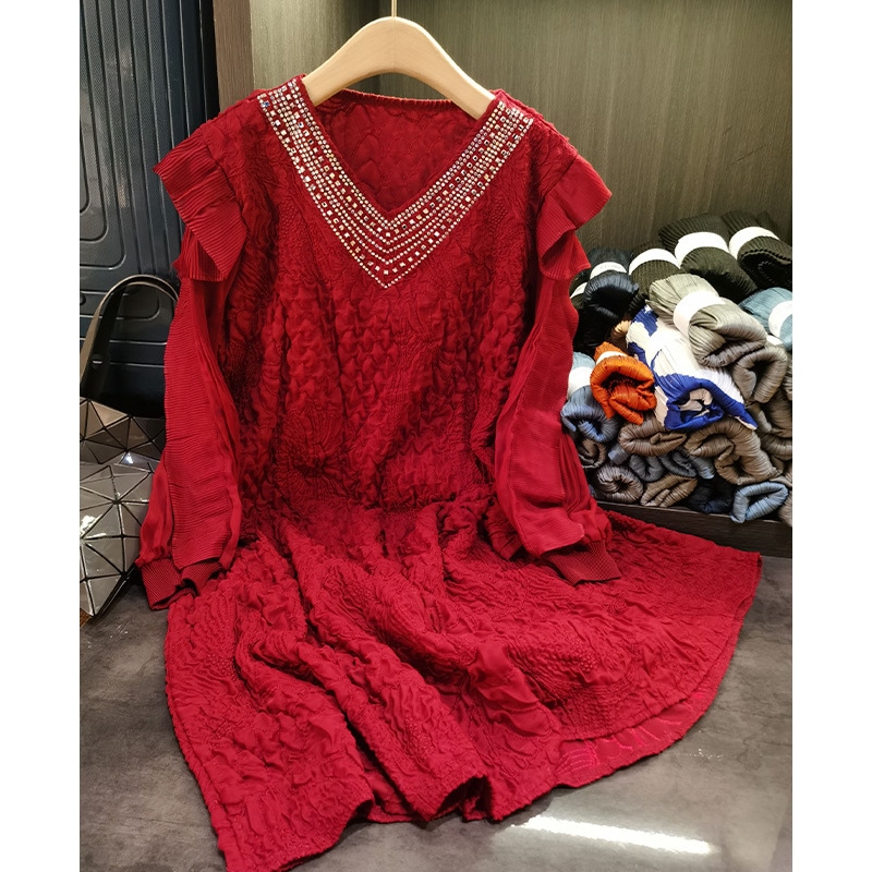 ファッション重工刺繍vネックのパーマとしわのワンピースの気質のお母さんの服のスカート