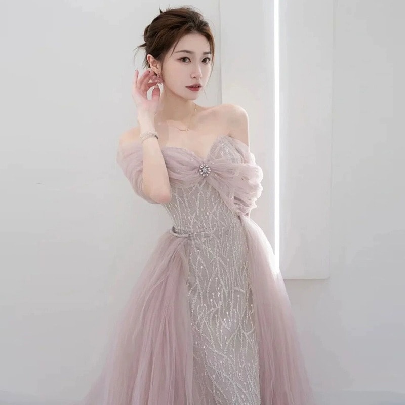 婚約ドレス普段着に最適春のウェディング トーストドレス小柄な花嫁フレンチ スタイルのイブニング ドレス高級なオフショルダー デザイン