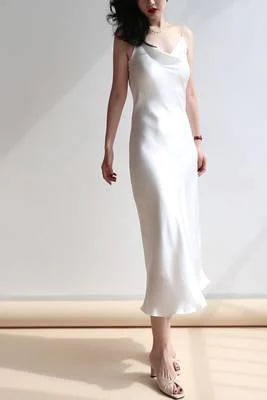 ワンピース レディース キャミワンピ キャミソール 細ストラップ サテン ロング ミモレ丈 柔らかい とろみ感 シンプル フレア ドレープ Aライン かわいい 大人 上品 セクシー 女子力