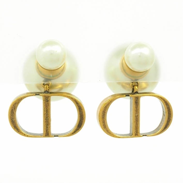 クリスチャン ディオール トライバル CDロゴ レジンパール スイング アンティークゴールドカラー フェイクパール 【ピアス】 32,370円