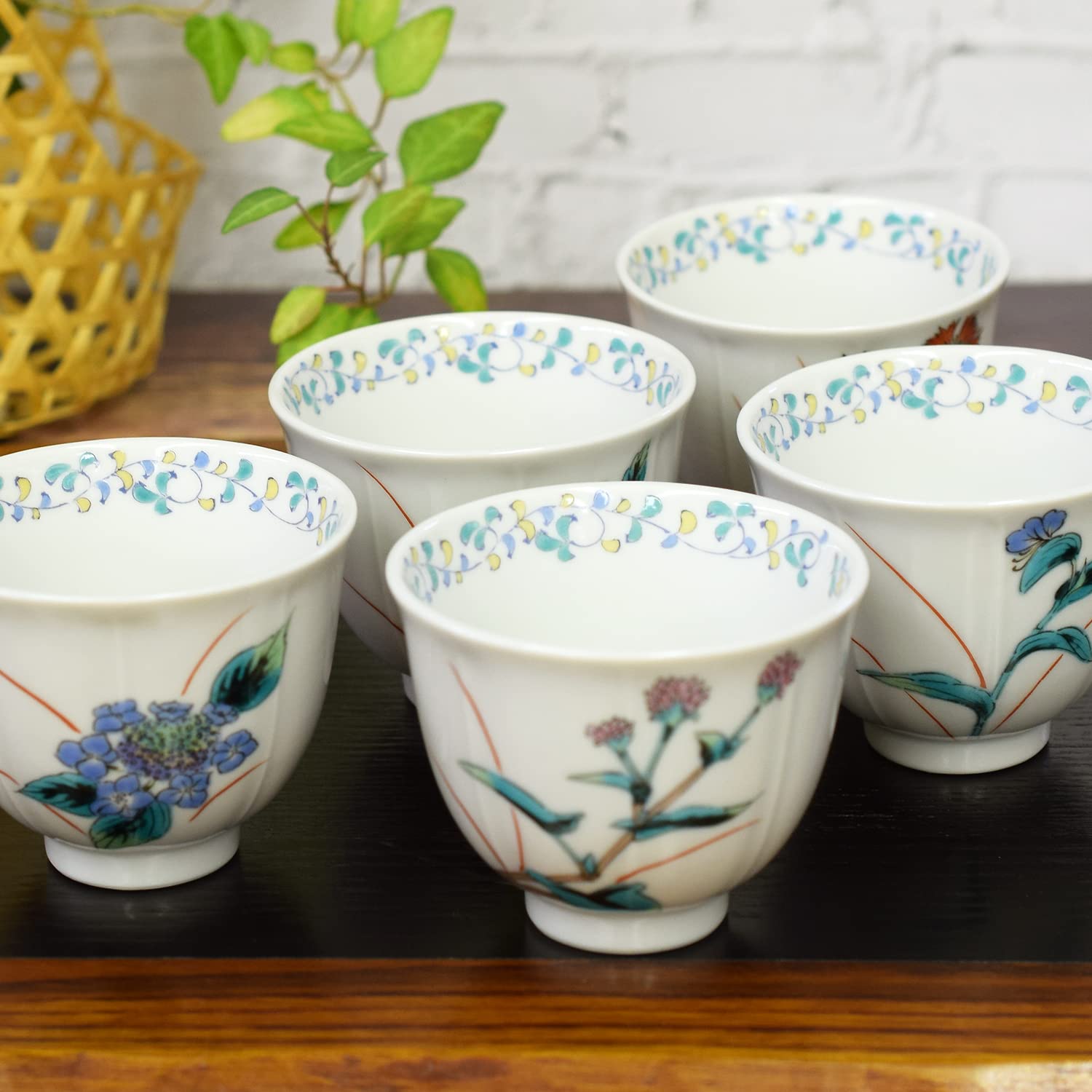 和座の蔵 おしゃれ 湯呑み 九谷焼 湯呑み茶碗 5客 セット 五草花 陶器 高級 ブランド 来客用 和食器 日本製 新築祝い 開店祝い 結婚祝い プレゼント ギフト