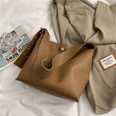 バック ショルダー 肩がけ 韓国 レディース 個性的 スクエア シンプル レトロ こなれ感 存在感 無地 通勤 お買い物 高見え 格上げ 双子 春 夏 秋 冬 モテ プチプラ 謝恩会 フリーサイズ