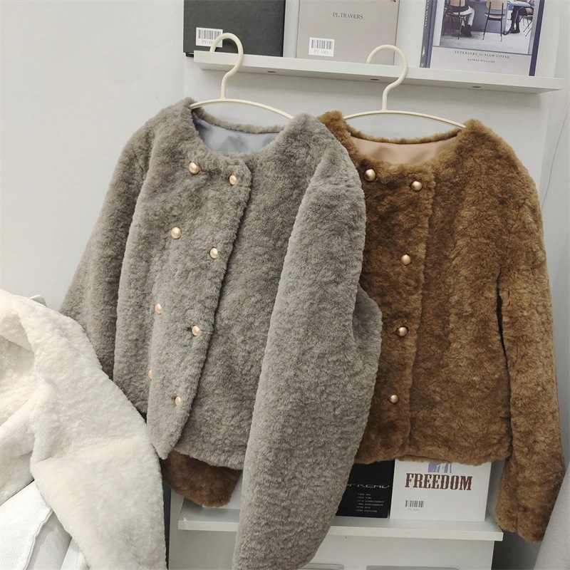 冬の新作 2025 秋と冬のコートの女性の新しいスタイル毛皮のようなダブルブレスト環境に優しい毛皮ショートノーカラーデザイン韓国婦人服