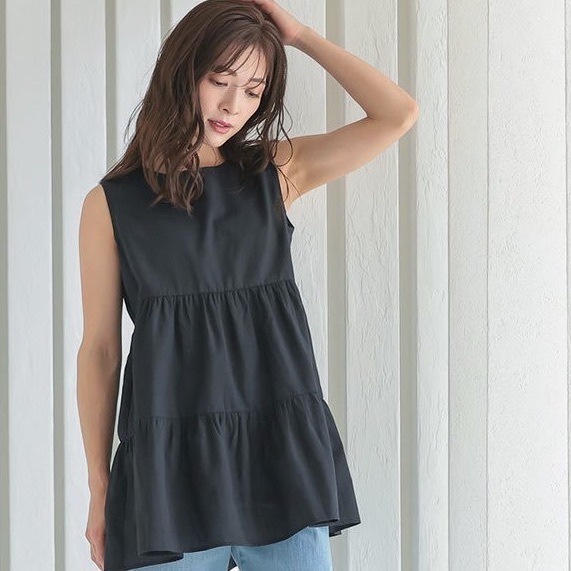 トップス ノースリーブ ラウンドネック フレア セミフレア Aライン 大人可愛い きれいめ シンプル カジュアル 大人 上品 おしゃれ 大人女子 こなれ感 ラブリー キュート 春 夏 秋 冬