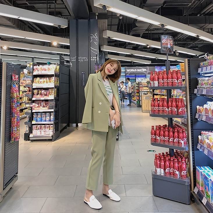 2色 セットアップ ジャケット パンツ スーツ フォーマル 上下セット 長袖 ダブルブレスト カッコイイ こなれ感 シンプル 無地 緑 黒 グリーン ブラック クロップドパンツ ワイドパンツ テーラー