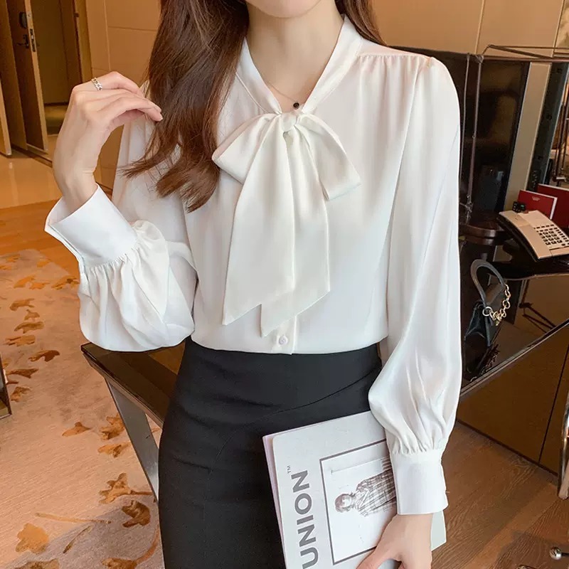 トップス シャツ ブラウス 白シャツ 白トップス 袖あり 9分丈 Vネック ストレート リボン 大人可愛い きれいめ シンプル 大人 上品 おしゃれ お洒落 大人女子 主役級 存在感 フォーマル