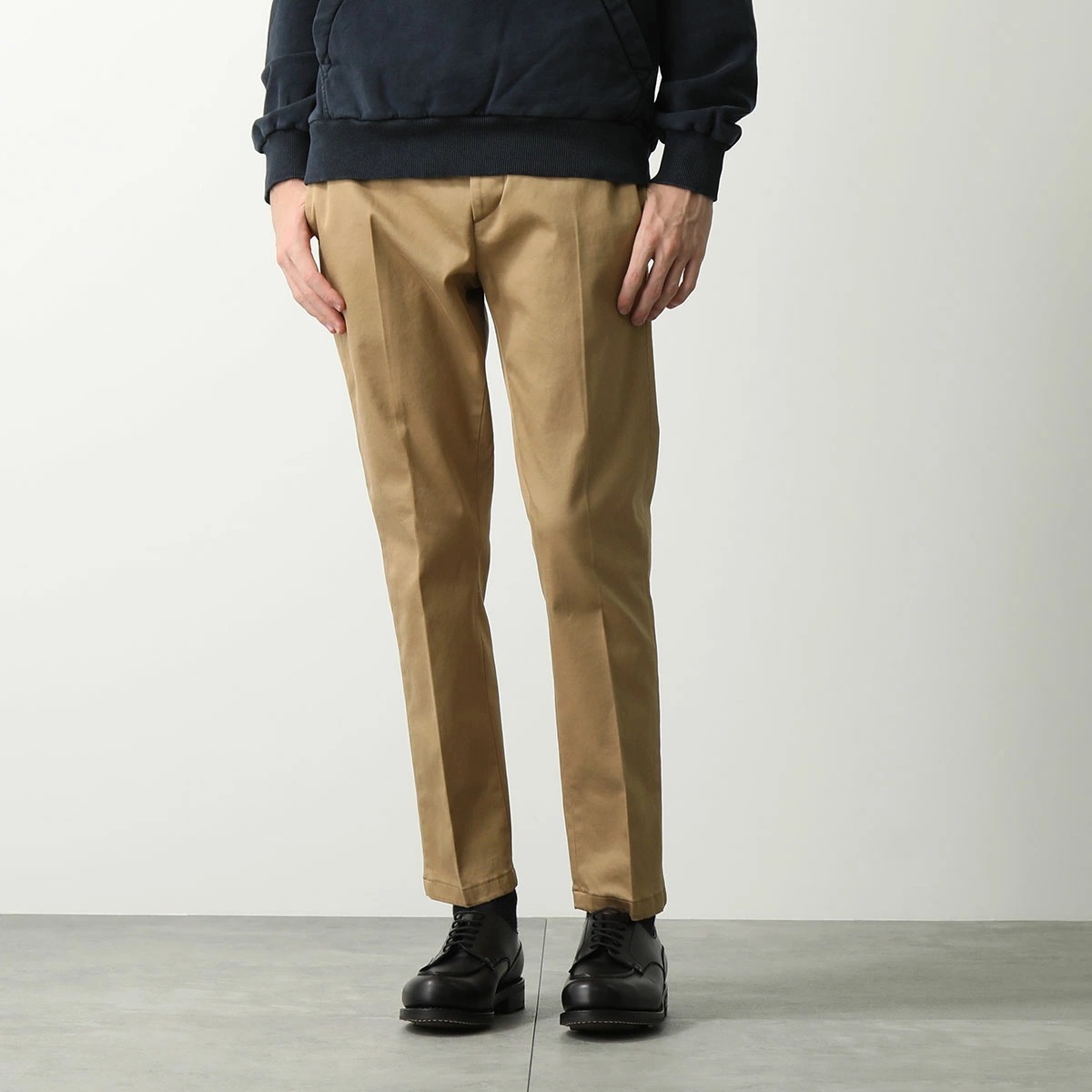 YCHAI イカイ チノパンツ YPU037 2TS0021 E メンズ ストレッチ コットンブレンド センタープレス 057/CAMMELLO