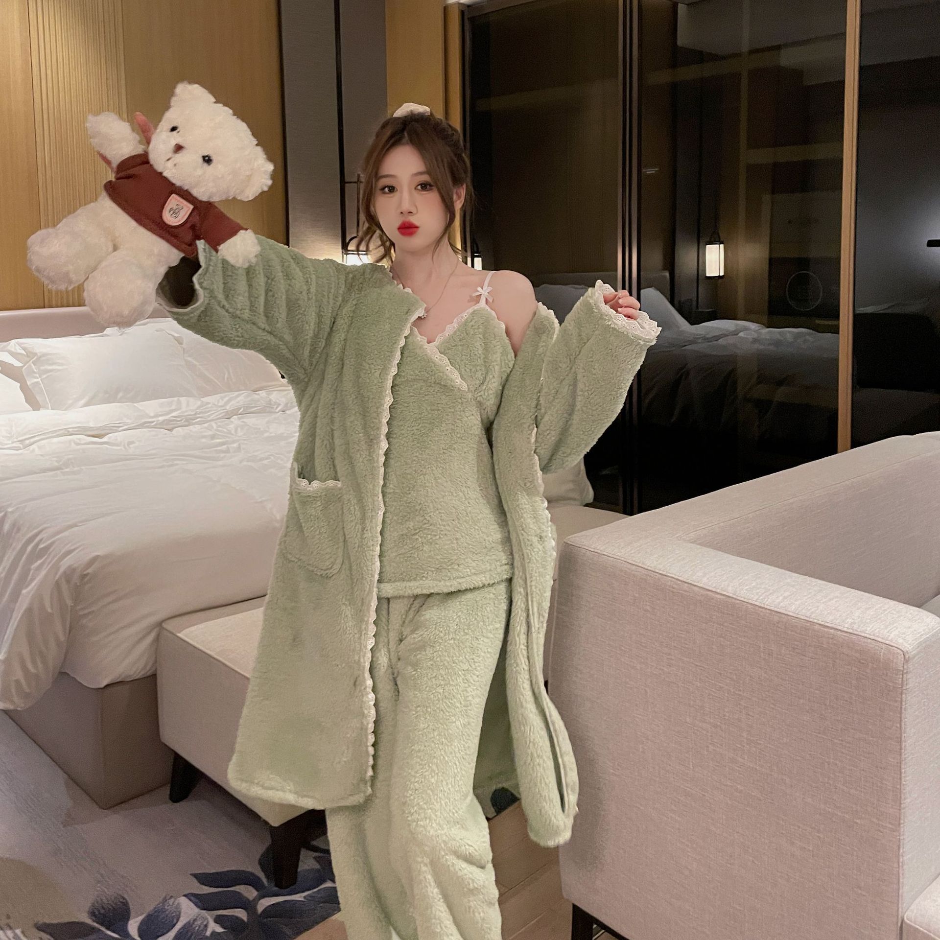 サンゴの女性パジャマ秋冬長款厚いストラップ寝服三点セット家居服