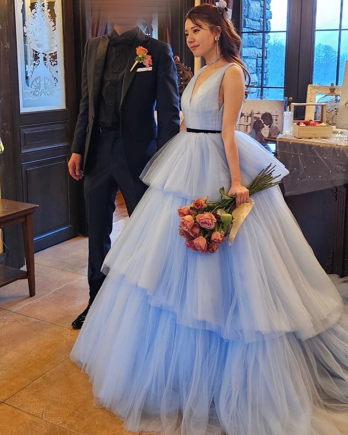 実例写真！カラードレス 爽やかで優しいブルー 背中見せ プリーツドレス Vネック キャミソール 可愛い 披露宴 42,244円