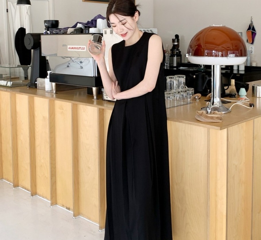 タック ワンピース ロング ロング丈 袖なし ノースリーブ ラウンドネック 襟なし ストレート 薄手 かわいい 大人可愛い きれいめ シンプル カジュアル 大人 おしゃれ お洒落 大人可愛い 大人女子