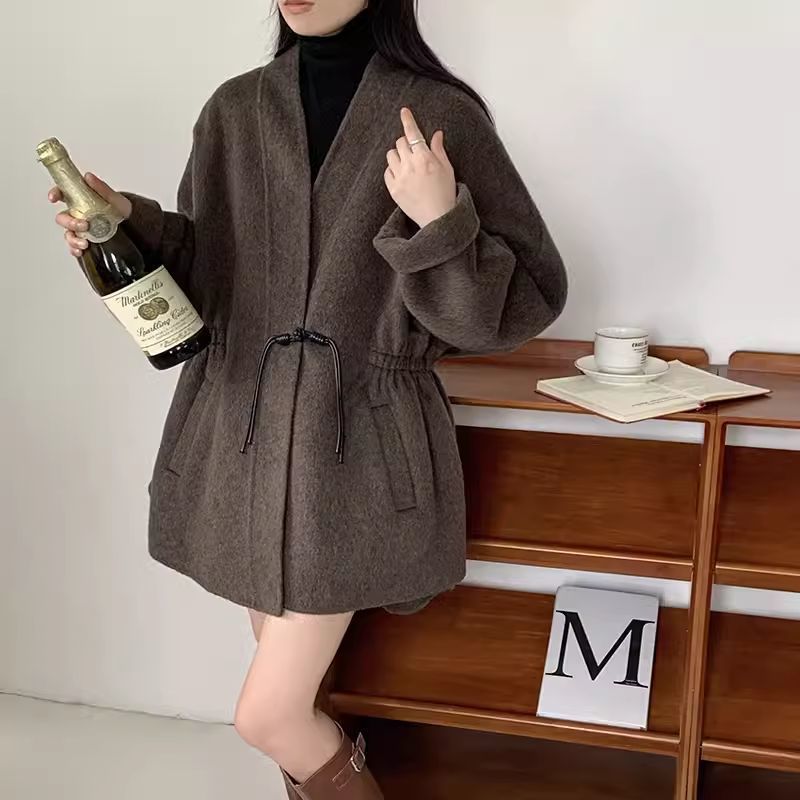 小柄な女性のための新しい秋冬スタイルの両面フリースコートショート丈で多用途ウエストを絞ったケープウールコート