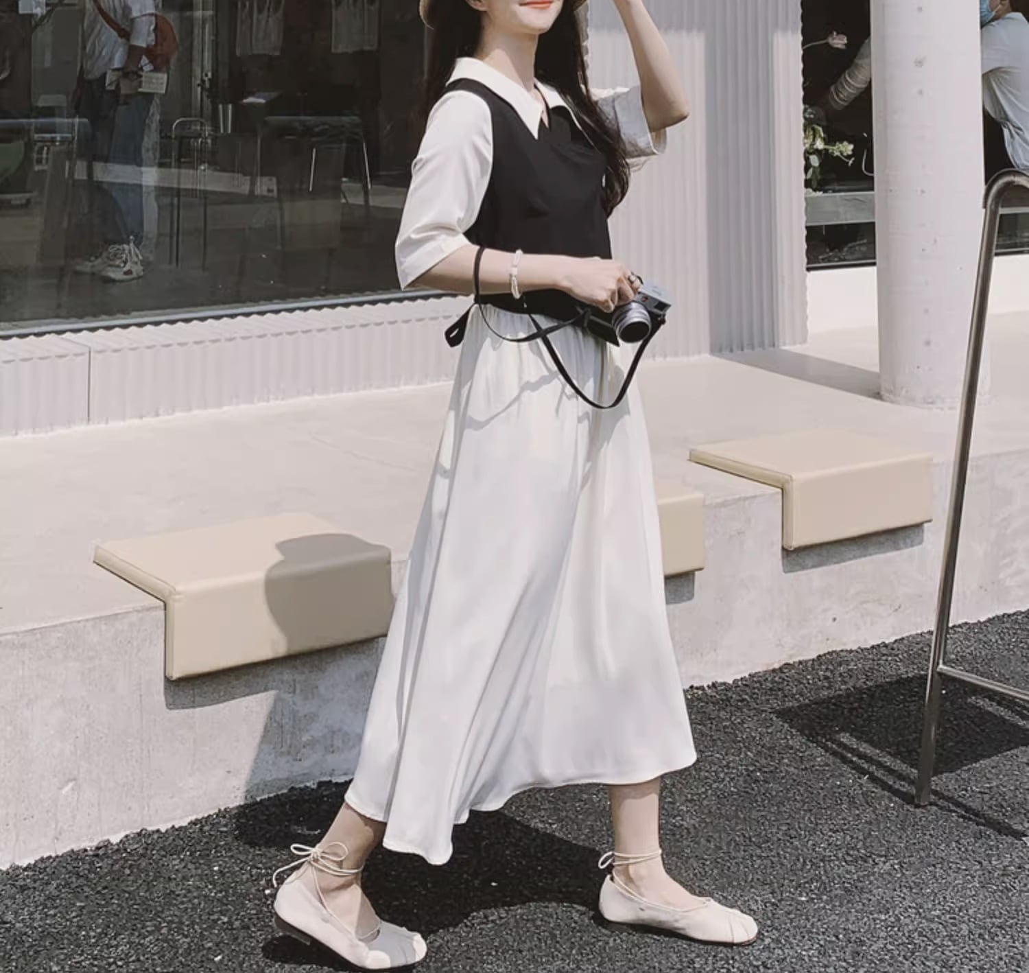 レディース ワンピース ギャザー シャツワンピース フレアワンピース ロジスワンピ 個性的 春服 夏服 ミモレ ロング 袖あり 五分袖 二の腕カバー Vネック 襟付き ポロカラー レギュラー