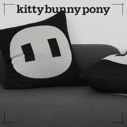 kittybunnypony公式 ニットクッションカバー単品 45ボタンアップ Black