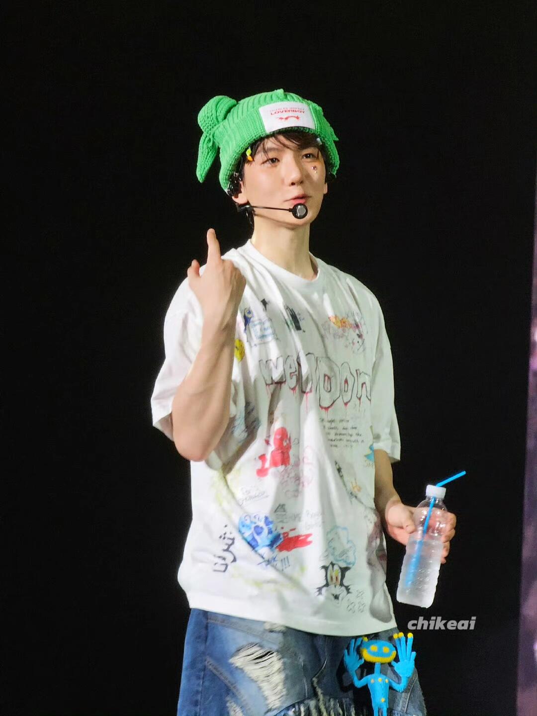 【期間限定 】 Exo ベッキョン コンサート グラフィティ 半袖 Tシャツ レディース 夏 ユニセックス トップス コットン ボトムス シャツ2枚購入でカード1パスケース