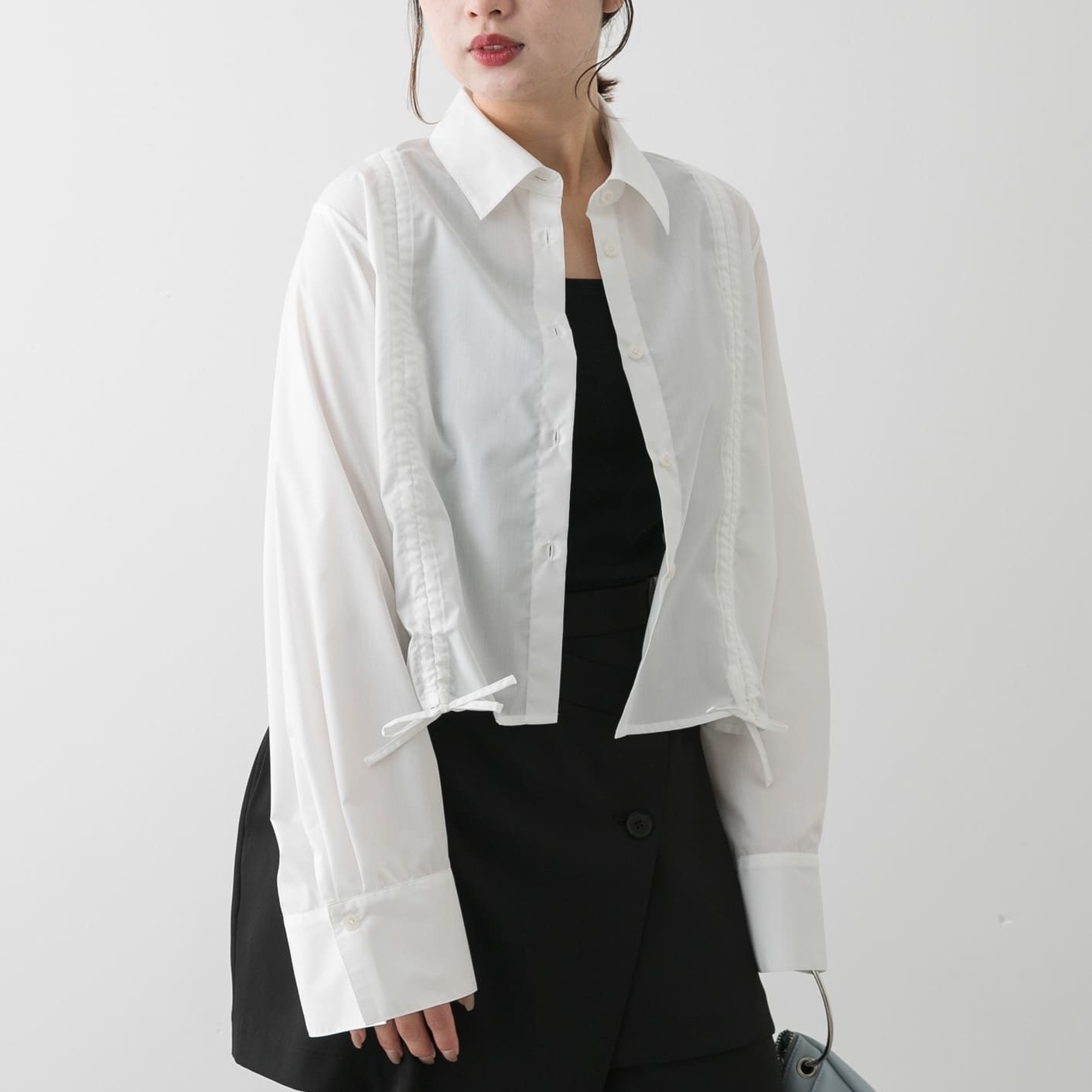 トップス シャツ 長袖 襟付き 前開き ボタン ショート丈 ドロスト 可愛い かわいい 大人可愛い きれいめ シンプル 上品 レトロ おしゃれ かっこいい カジュアル こなれ感 個性的 主役級
