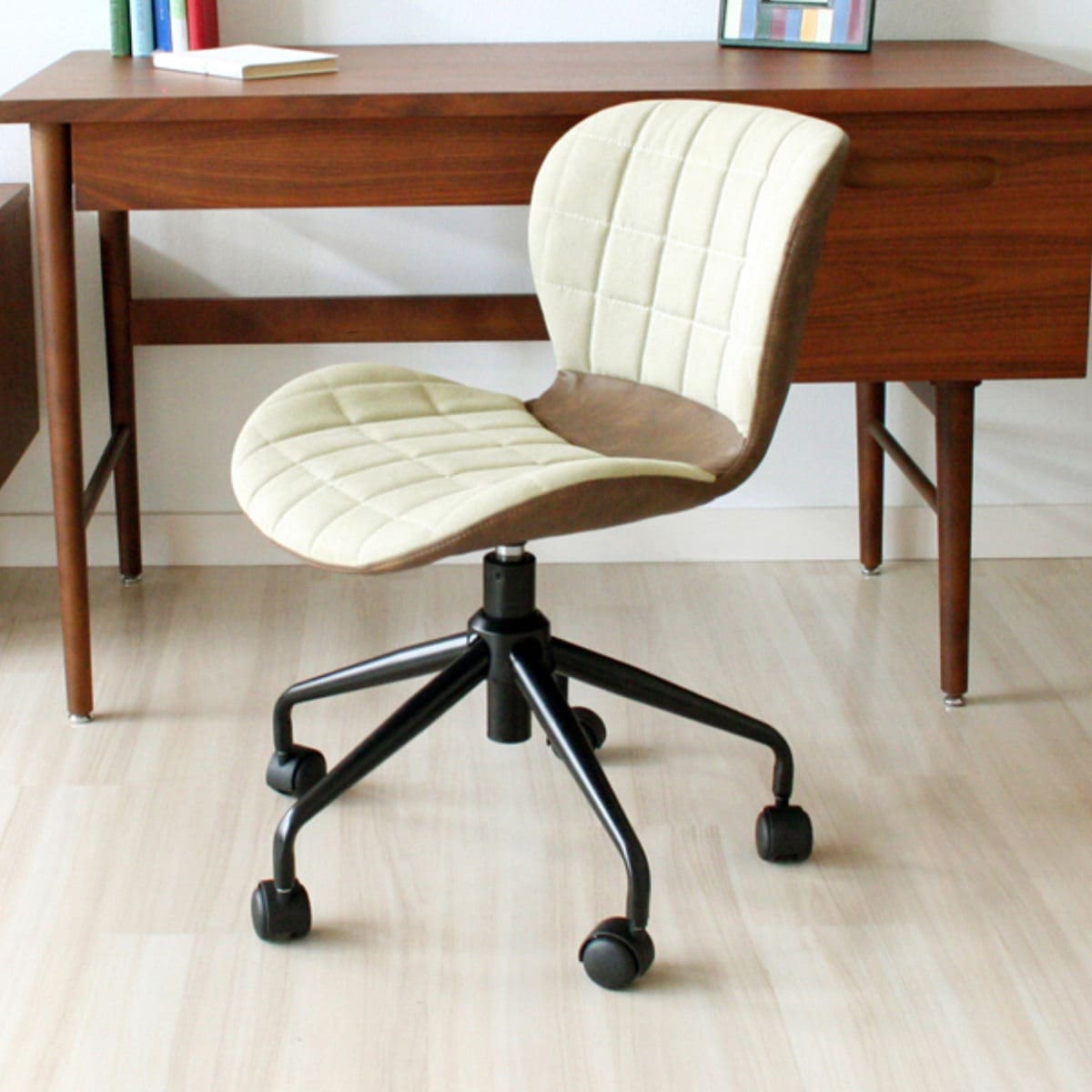 デスクチェア 座面高43ー51cm ベージュ布地 レザー調ダークブラウン 椅子 肘なし パーソナルチェア パソコンチェア オフィスチェアー おしゃれ